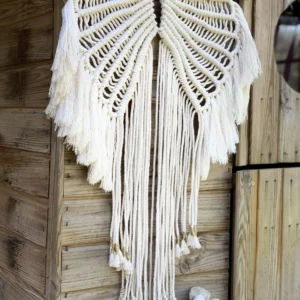 Macramé ailes d'anges accroché à la cabane des filles